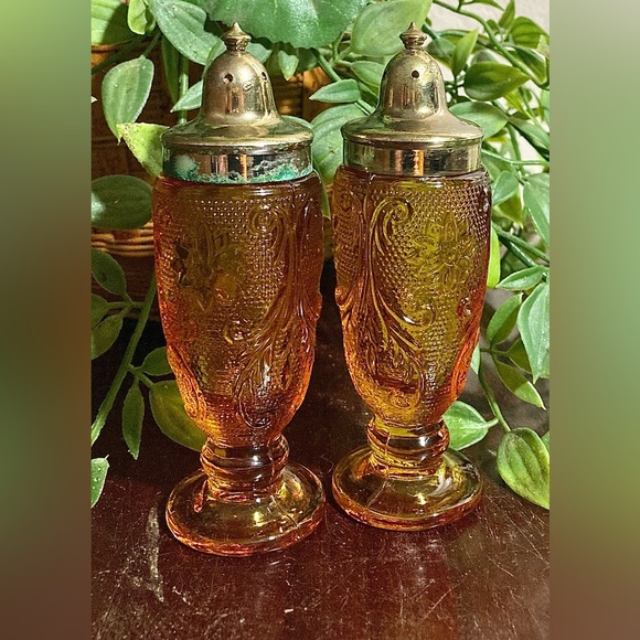 Indiana Glass Dining Vintage Indiana Glass Tiara Glass Amber Salt And Pepper Shakers Poshmark
